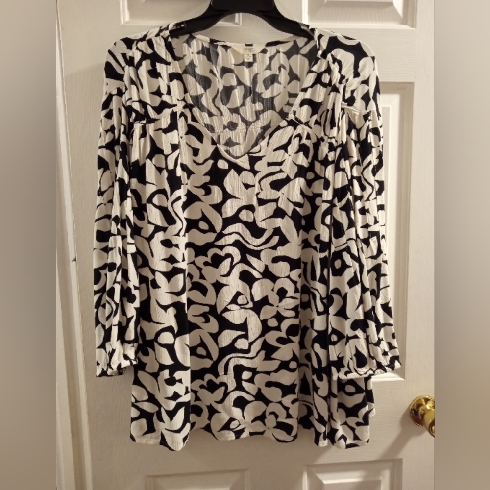 💕 Plus Size Black and White Patterned Top